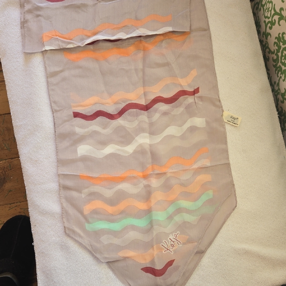 ​✨ VTG Katja for XIIX Karat Silk Blend Wave Scarf ✨